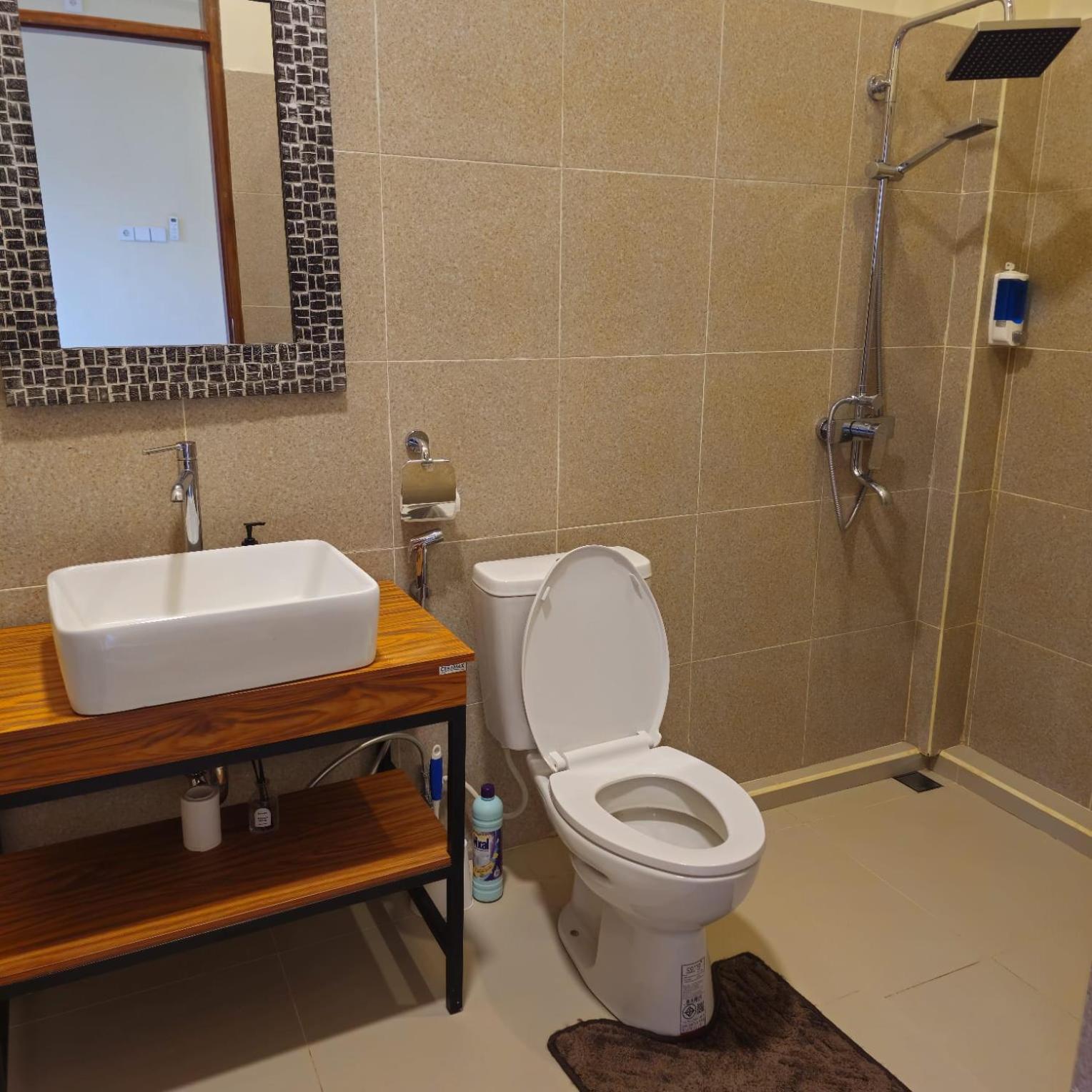 Suci'S Friendly Apartments มาตารัม ภายนอก รูปภาพ